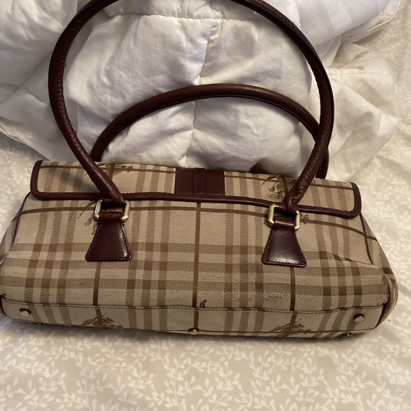 Burberry hand bag and espadrilles - Picture 5 of 6